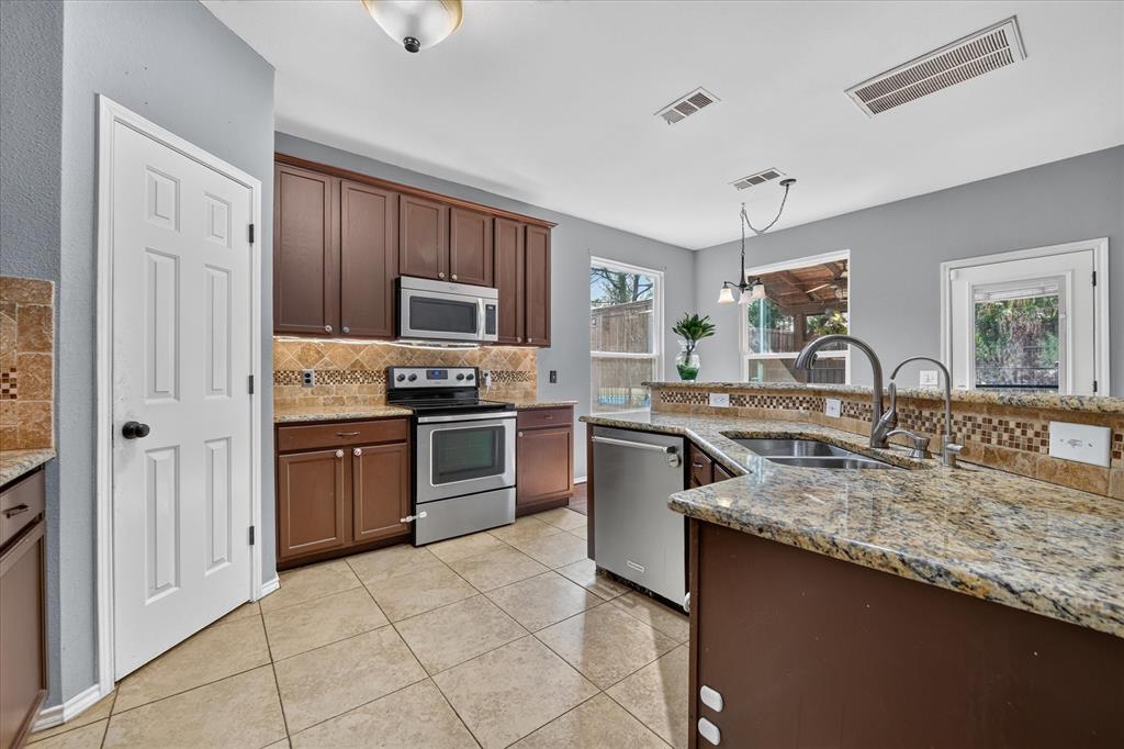 1515 Nightingale Ln, Corinth, TX 76210 photo