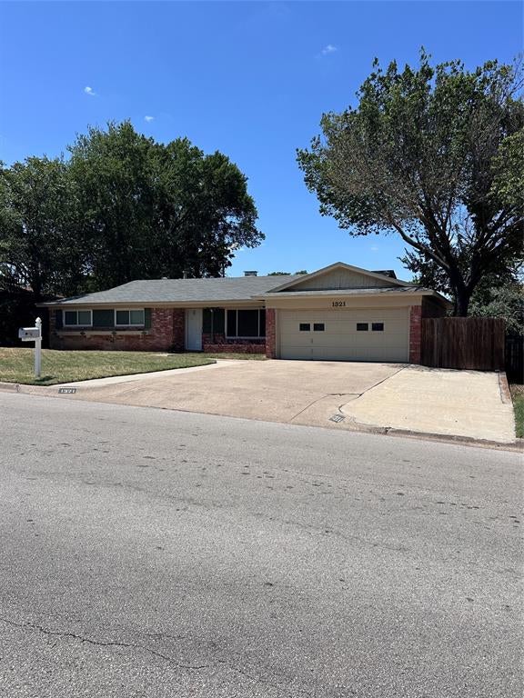 1321 Hurstview Dr, Hurst, TX 76053 photo