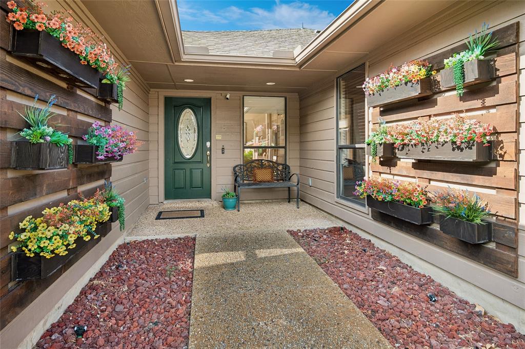 15628 Golden Creek Rd, Dallas, TX 75248 photo