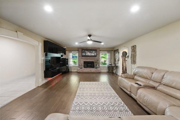 1806 Oak Dr, Arlington, TX 76012 photo