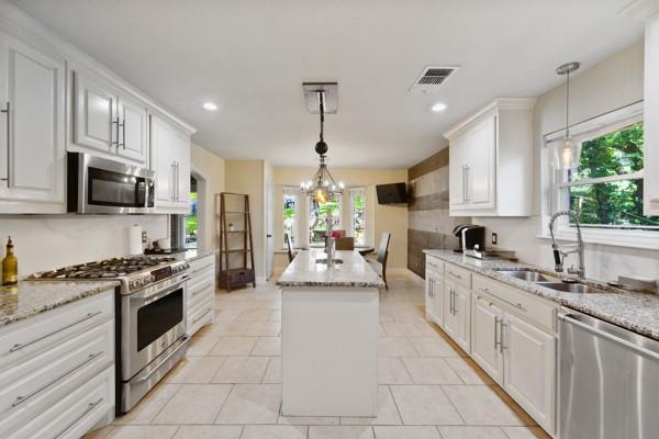 1806 Oak Dr, Arlington, TX 76012 photo