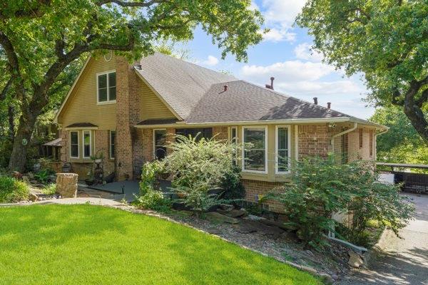 1806 Oak Dr, Arlington, TX 76012