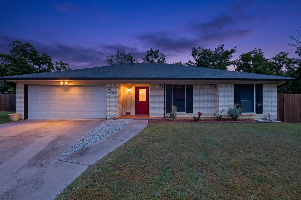 908 Hillside Ct, Bedford, TX 76022
