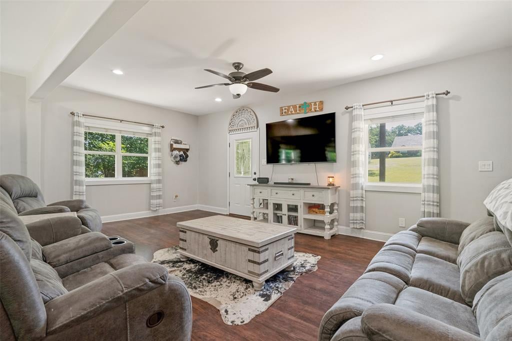 2341 Oak Leaf Trl, Cleburne, TX 76031 photo
