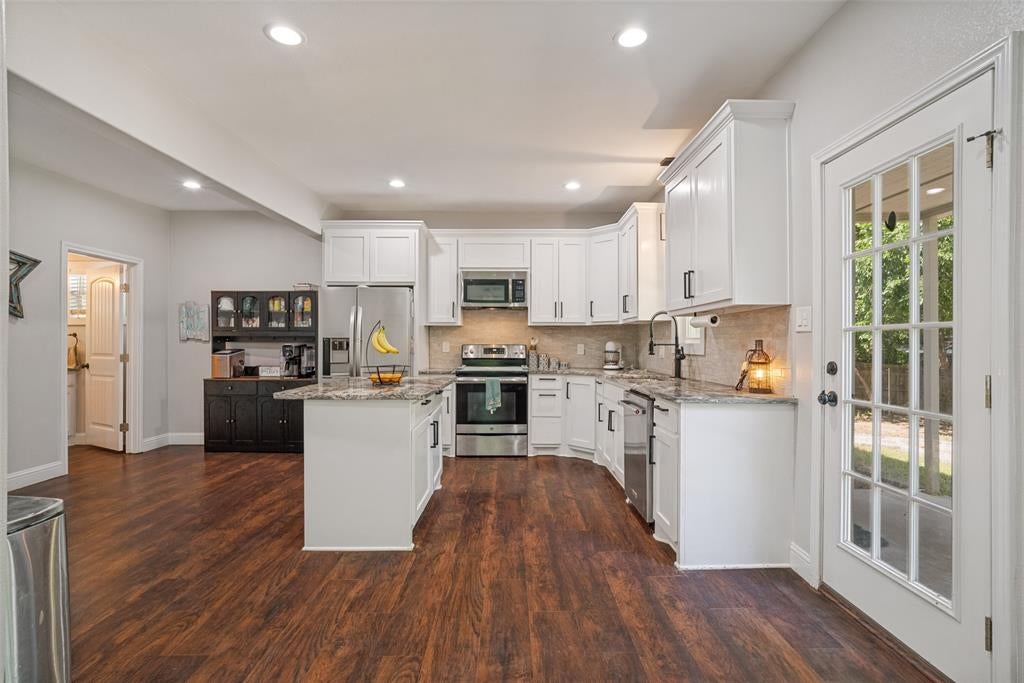 2341 Oak Leaf Trl, Cleburne, TX 76031 photo