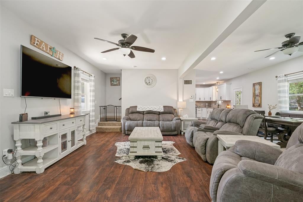2341 Oak Leaf Trl, Cleburne, TX 76031 photo