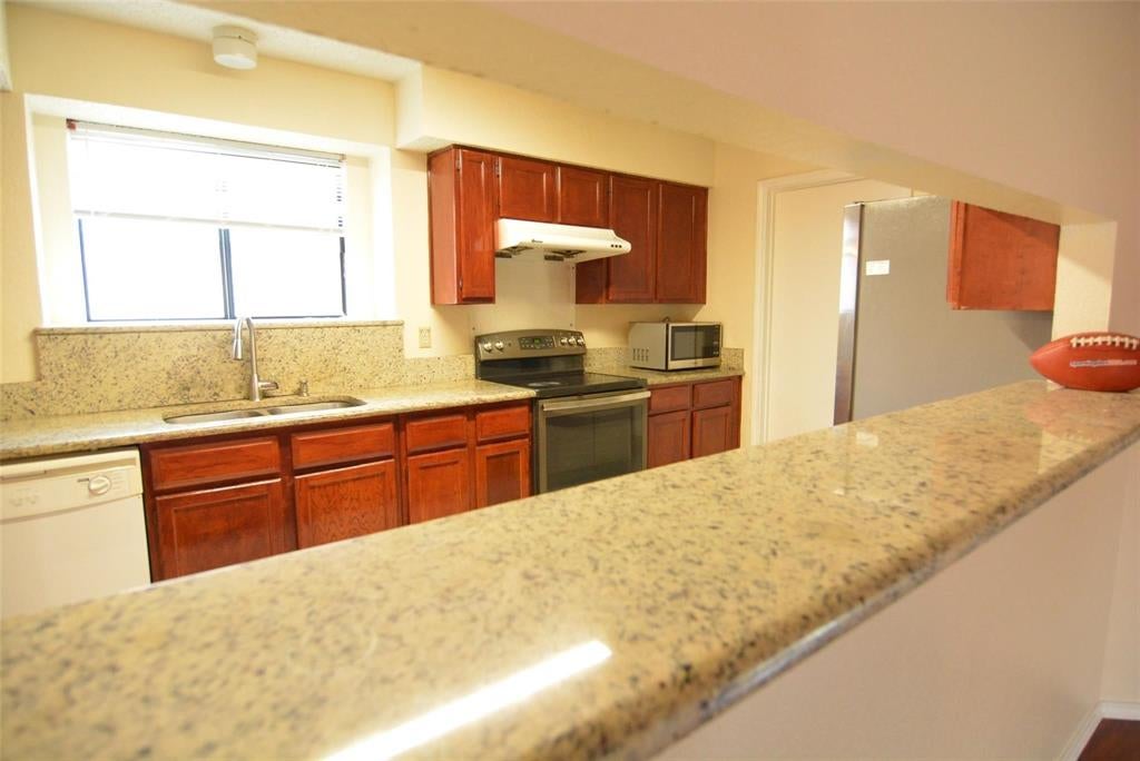 210 W Apollo Rd, Garland, TX 75040 photo