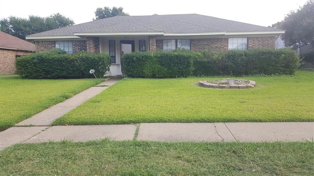 210 Apollo Rd, Garland, TX 75040