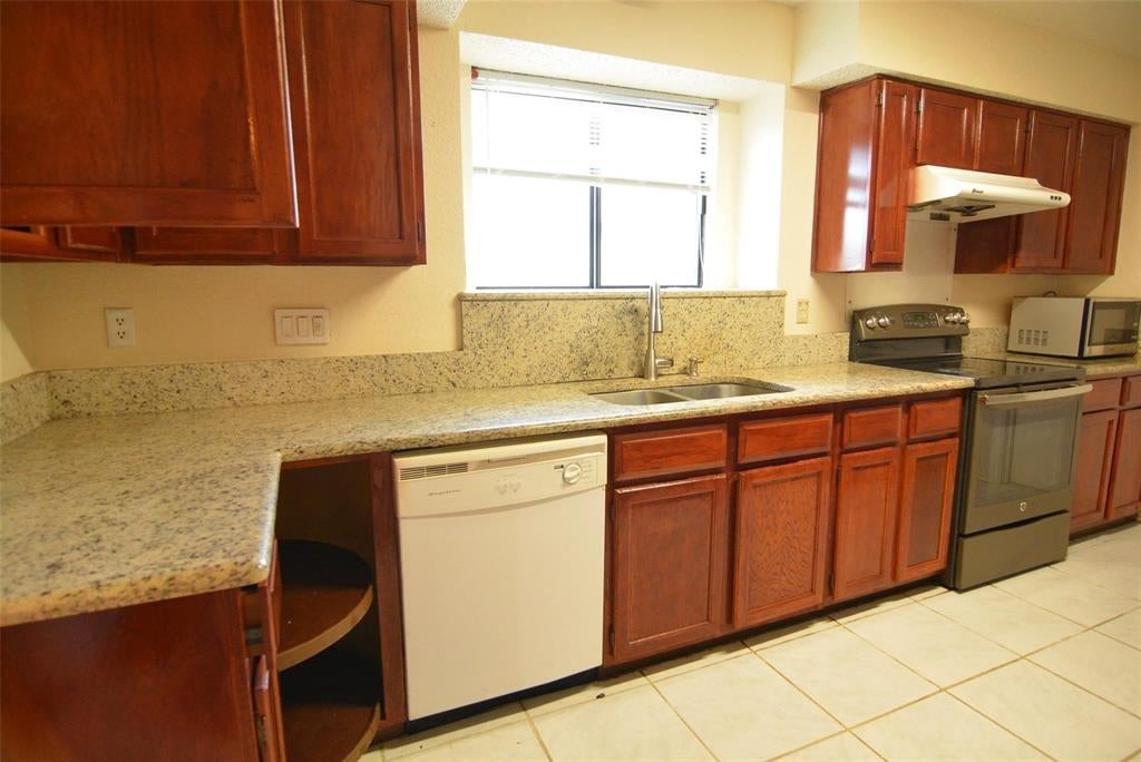 210 W Apollo Rd, Garland, TX 75040 photo