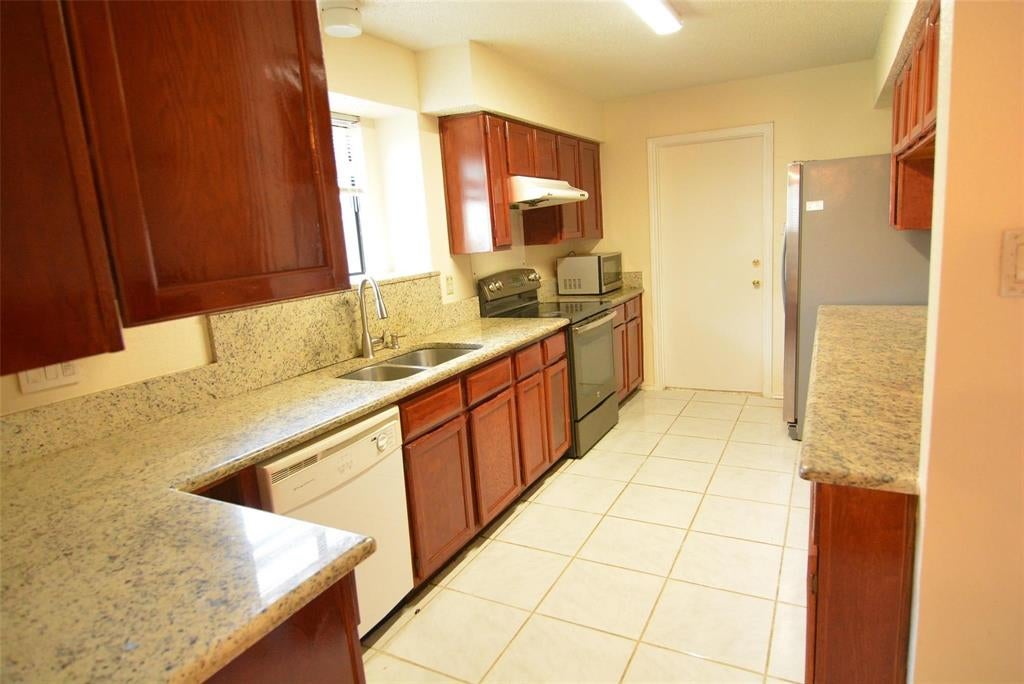 210 W Apollo Rd, Garland, TX 75040 photo