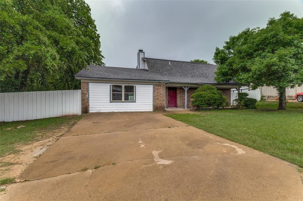 408 Windwood Ct, Azle, TX 76020 photo
