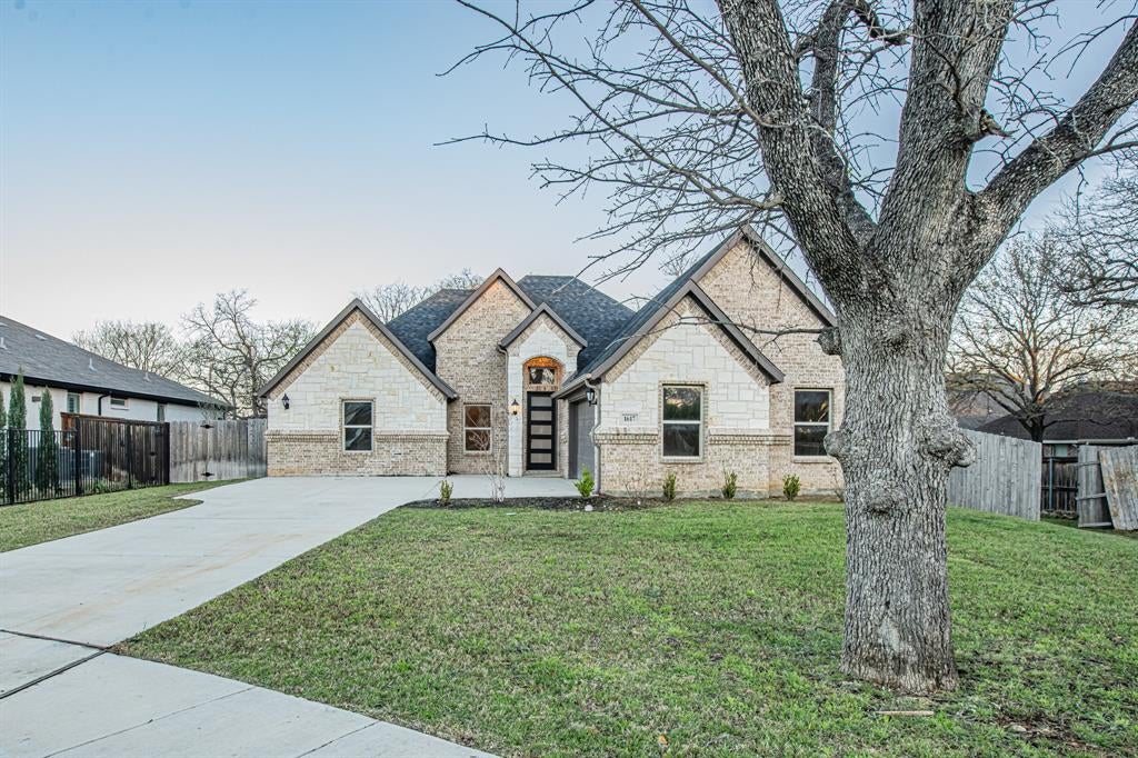 1617 Sea Breeze Ct, Azle, TX 76020
