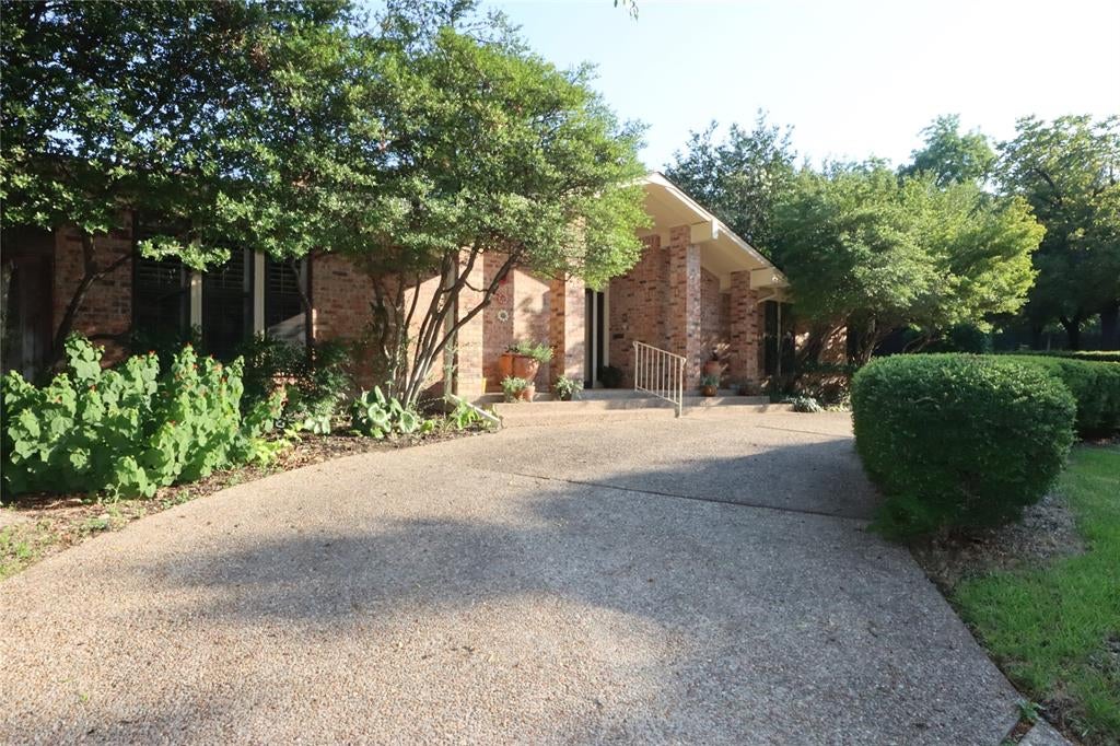 5421 Benbridge Dr, Fort Worth, TX 76107