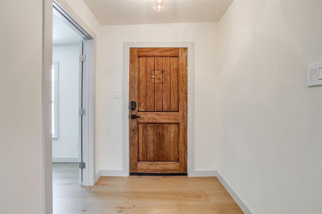 2704 W Biddison St, Fort Worth, TX 76109 photo