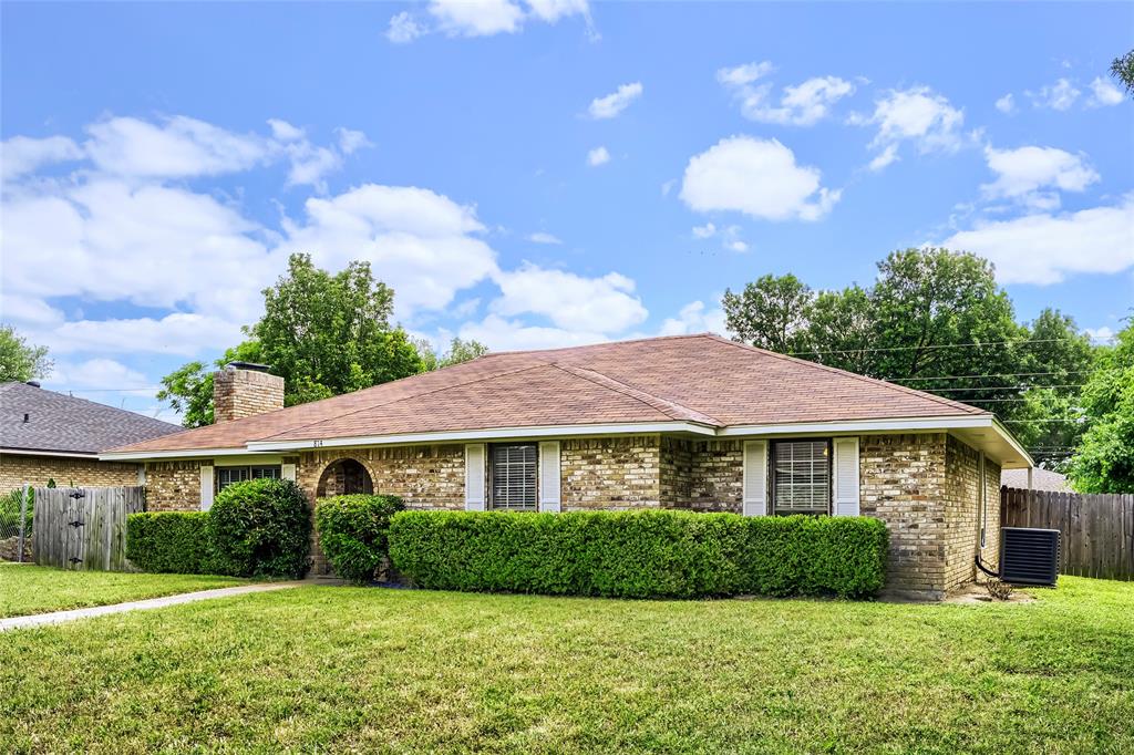 814 Oakbluff Dr, Lancaster, TX 75146 photo