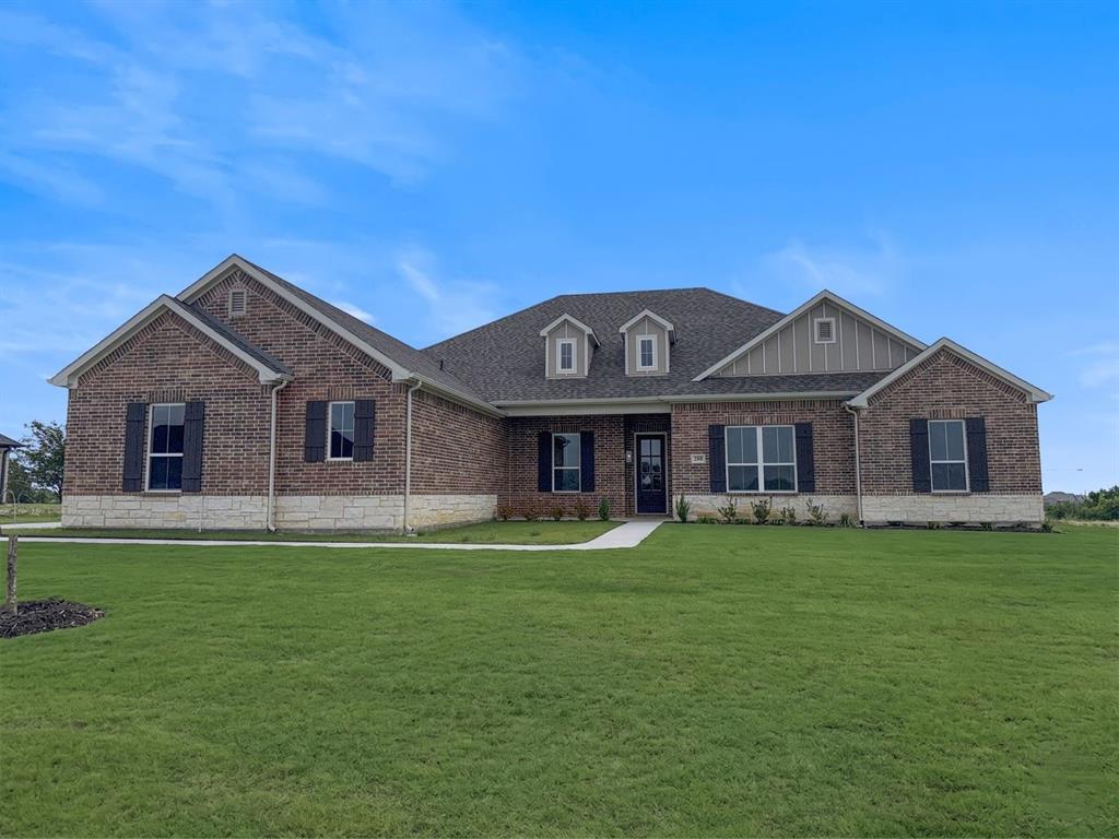 208 Slimp Blf, Azle, TX 76020