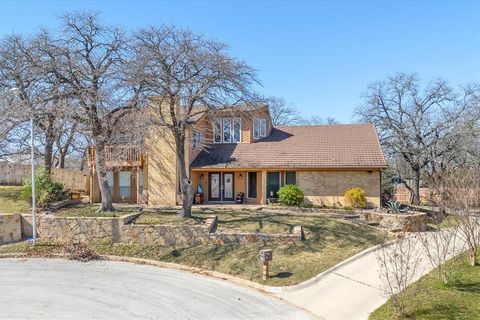 Single Family Residence in Azle TX 104 Oak Hollow Court.jpg