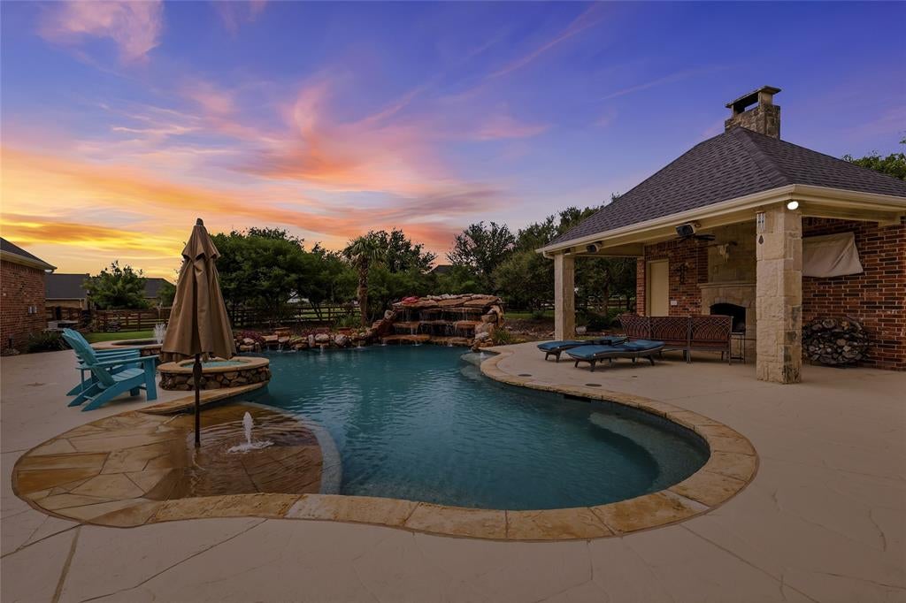 2705 Winthrop Hill Rd, Denton, TX 76226