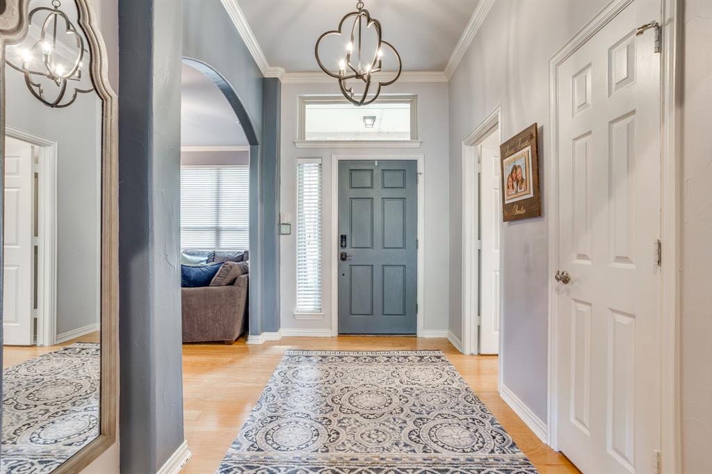 910 Royal Ct, Burleson, TX 76028 photo