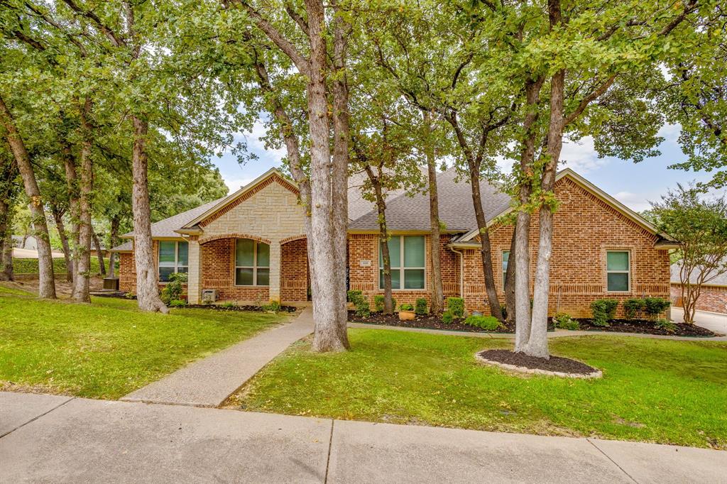 910 Royal Ct, Burleson, TX 76028 photo