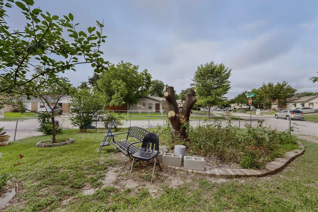 12207 Queen Dr, Balch Springs, TX 75180 photo