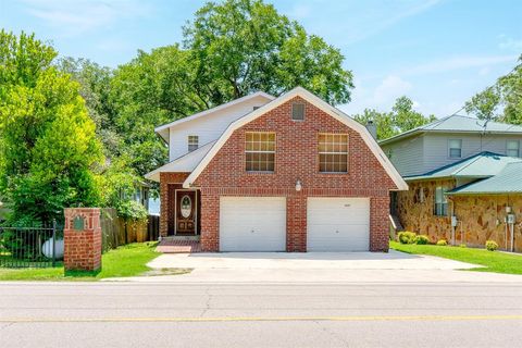 Single Family Residence in Weatherford TX 1437 E Lake Drive.jpg