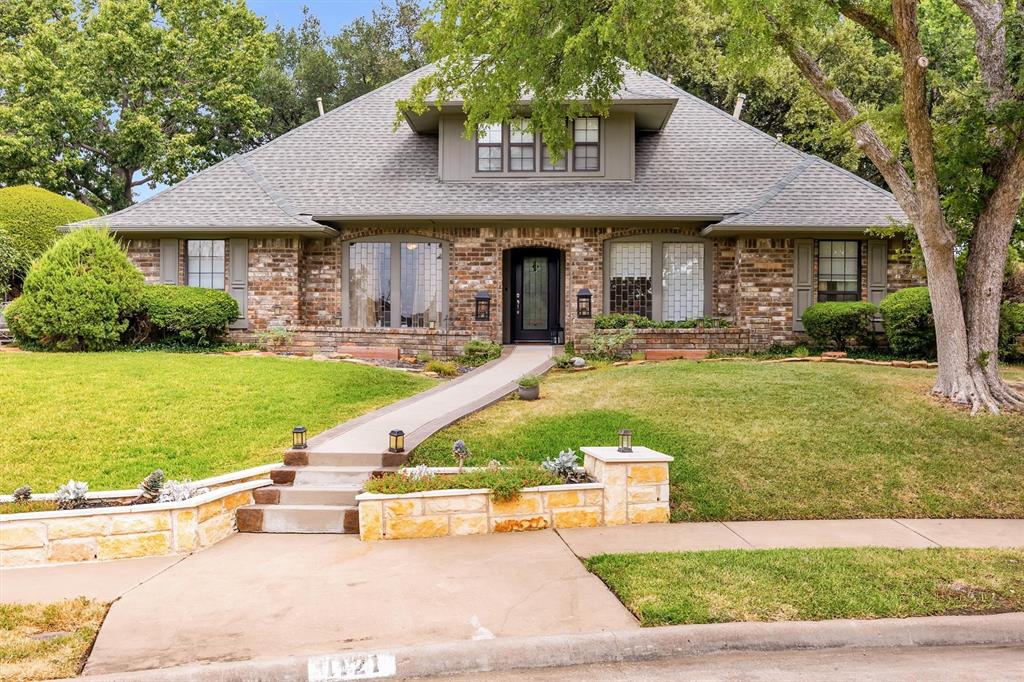 1121 Derbyshire Pl, Carrollton, TX 75007