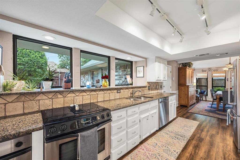 1121 Derbyshire Pl, Carrollton, TX 75007 photo