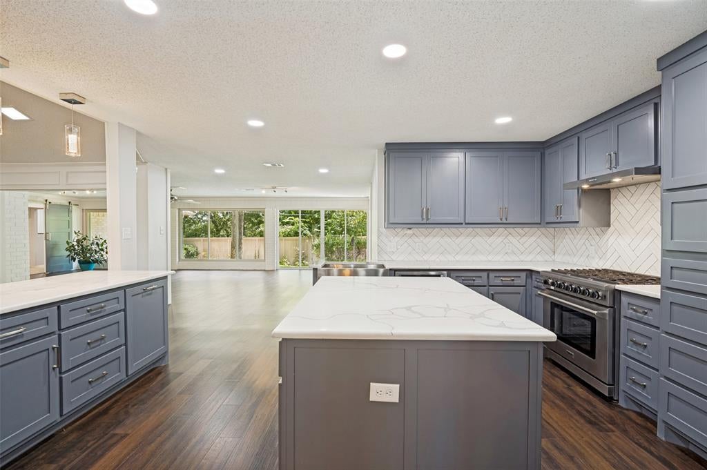 805 Crowley Rd, Arlington, TX 76012 photo