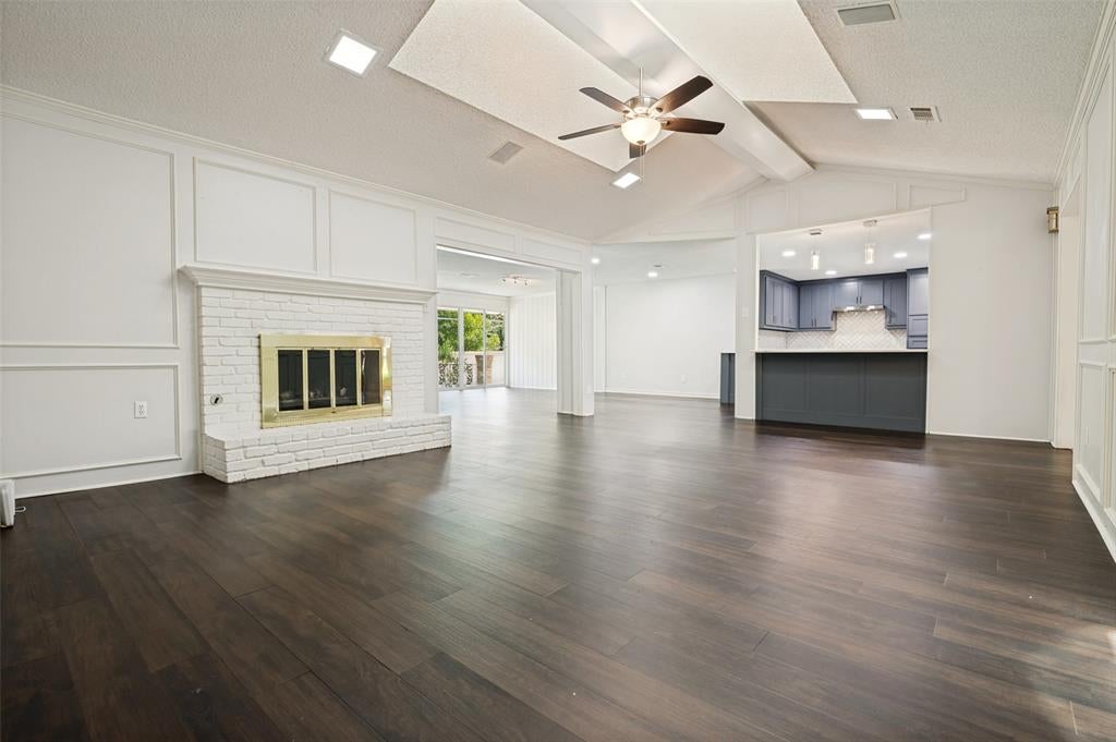 805 Crowley Rd, Arlington, TX 76012 photo