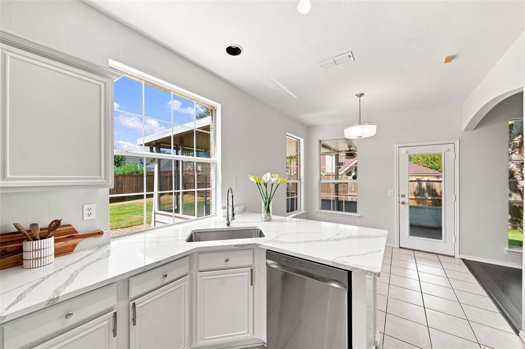 337 Bluewood Ln, Lake Dallas, TX 75065 photo