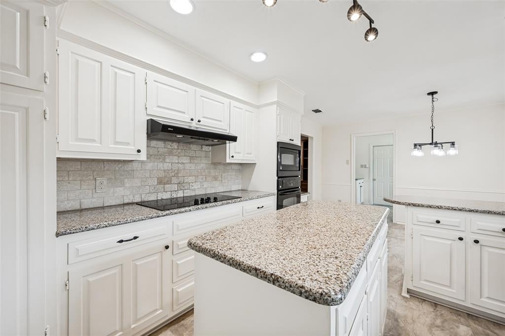 2414 Lakeview Cir, Arlington, TX 76013 photo