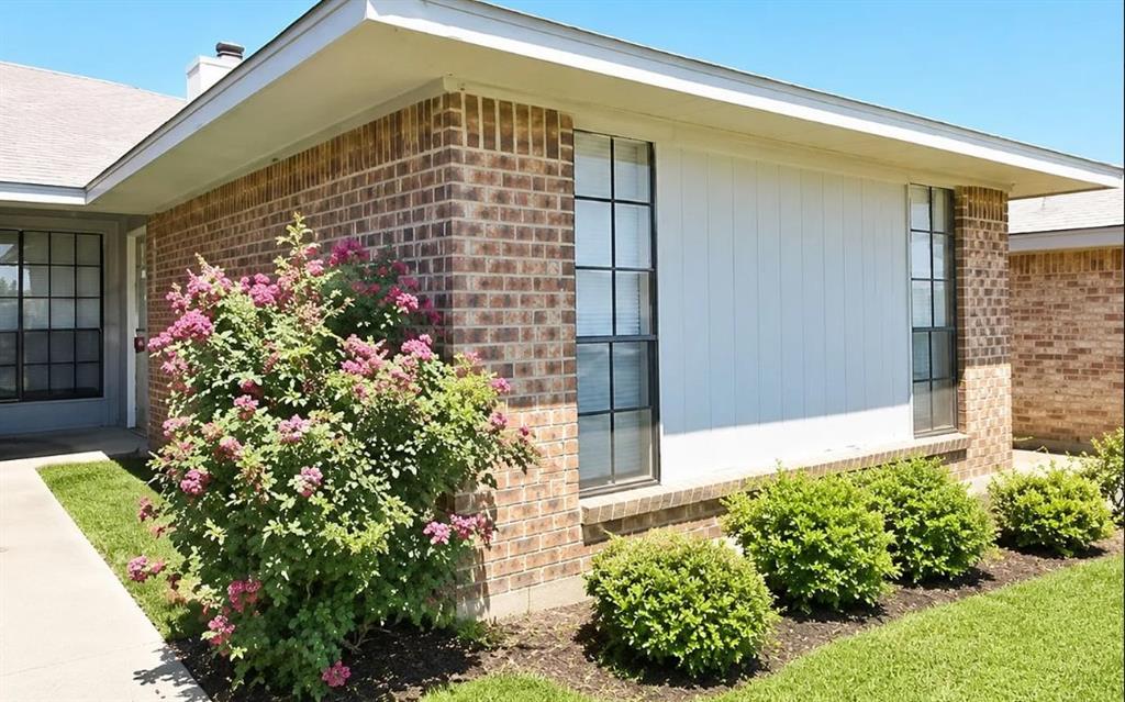 1915 1917 Spindletop Dr, Duncanville, TX 75137