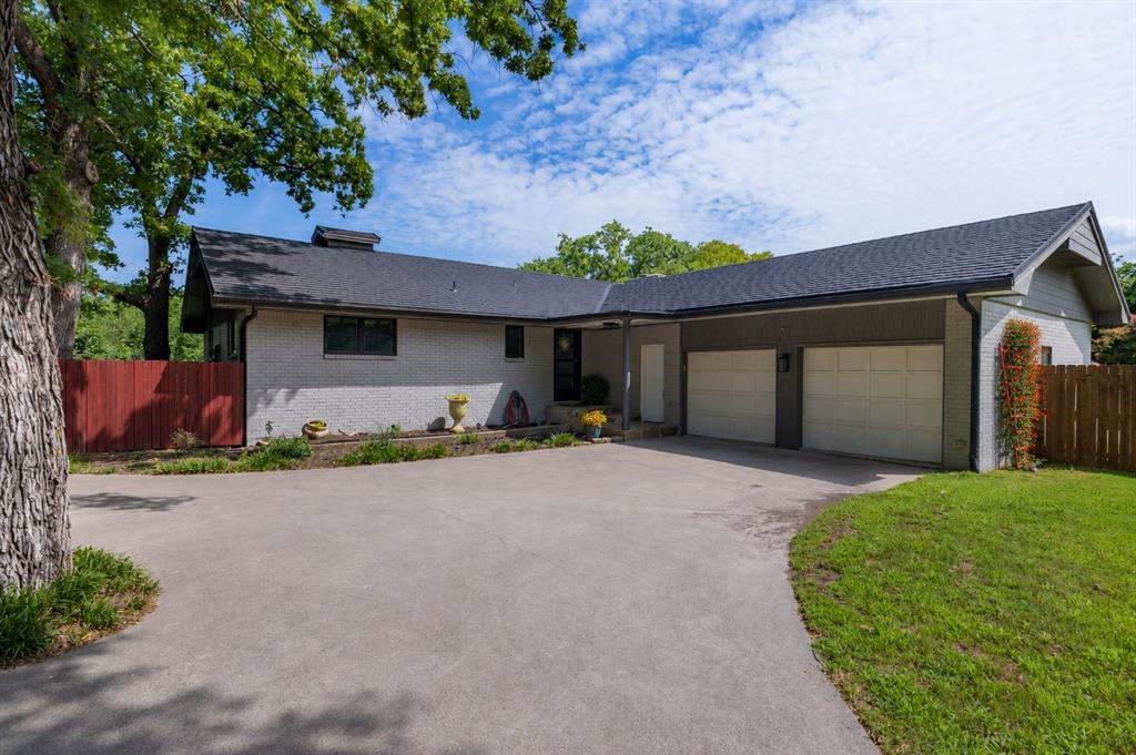 205 Timberlake Dr, Azle, TX 76020