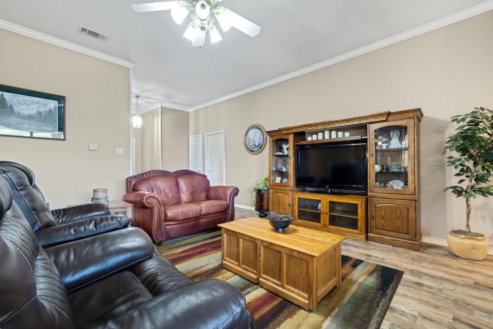 135 Honeysuckle Dr, Justin, TX 76247 photo