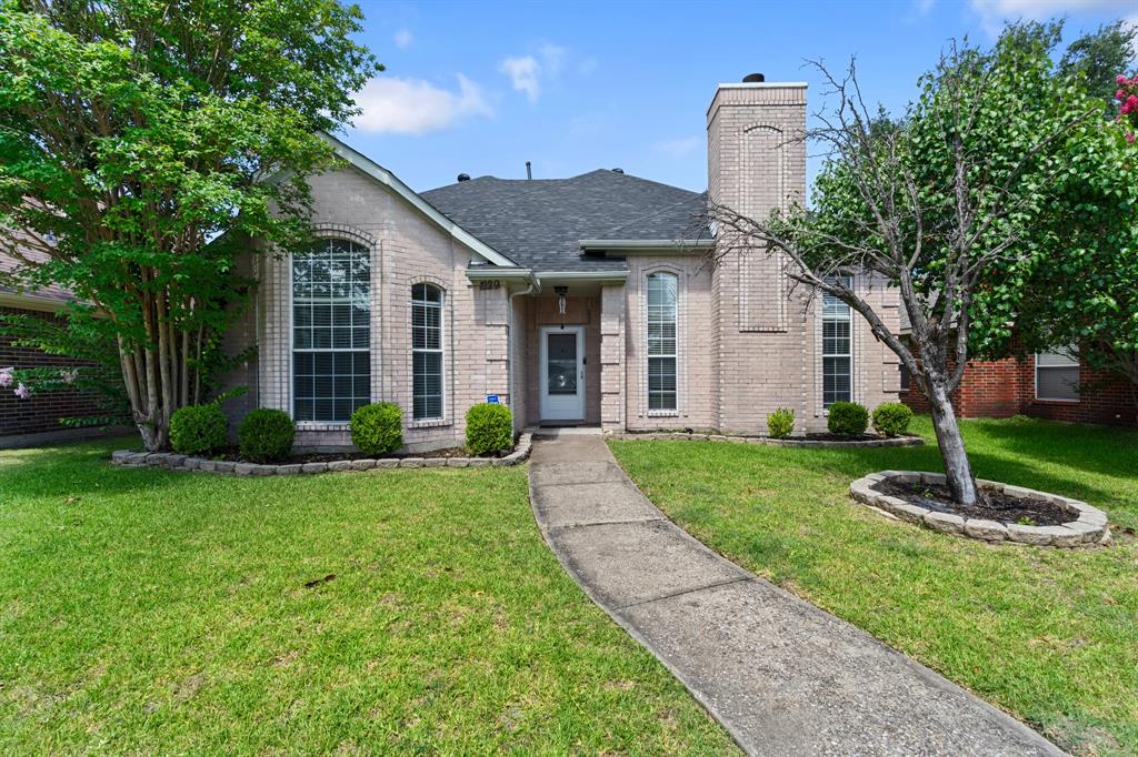 1229 Clear Creek Dr, Mesquite, TX 75181
