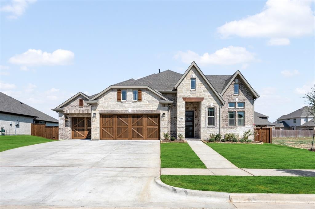 2402 Avalon Dr, Mansfield, TX 76084