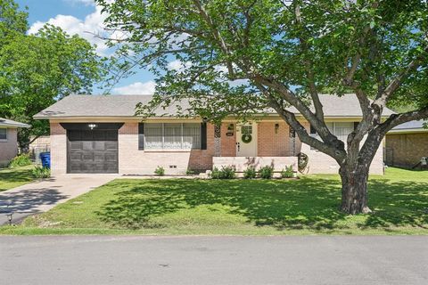 Single Family Residence in Celina TX 608 S Georgia Street.jpg