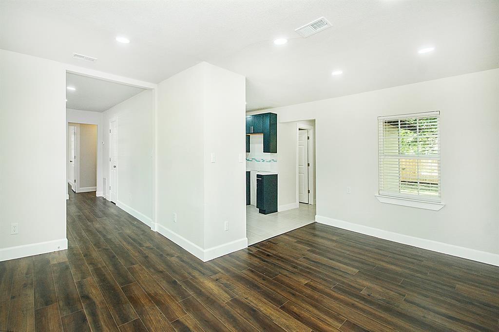 2502 Helmet St, Irving, TX 75060 photo