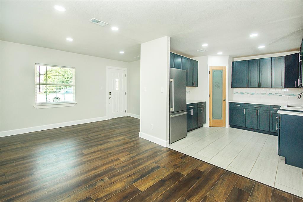 2502 Helmet St, Irving, TX 75060 photo