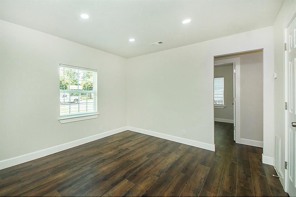 2502 Helmet St, Irving, TX 75060 photo