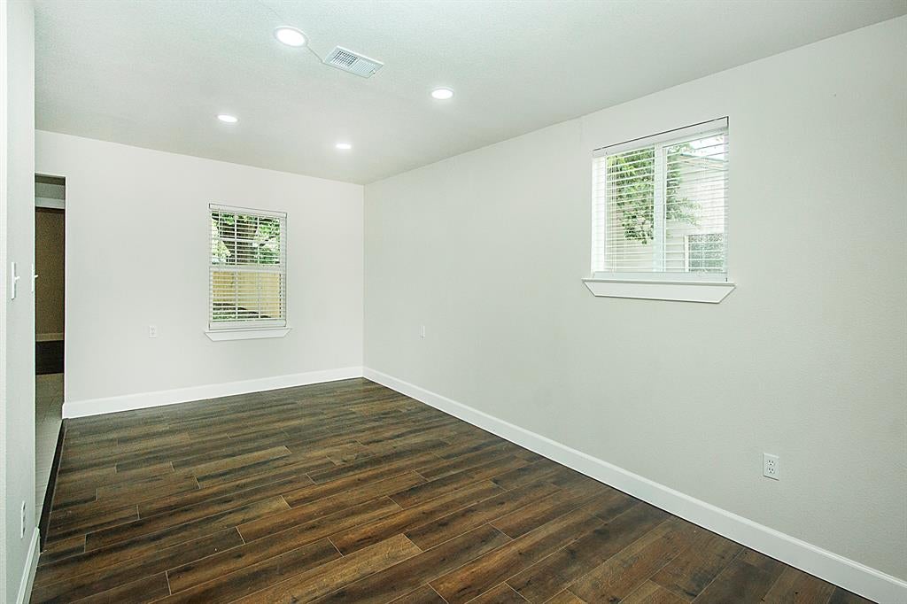2502 Helmet St, Irving, TX 75060 photo