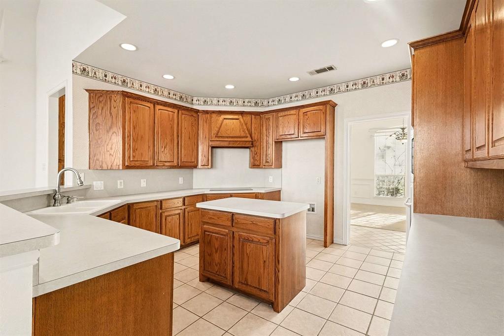 1001 W Remington Park Dr, Terrell, TX 75160 photo