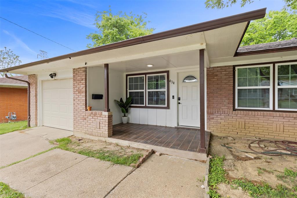 434 W Phillips Ct, Grand Prairie, TX 75051 photo