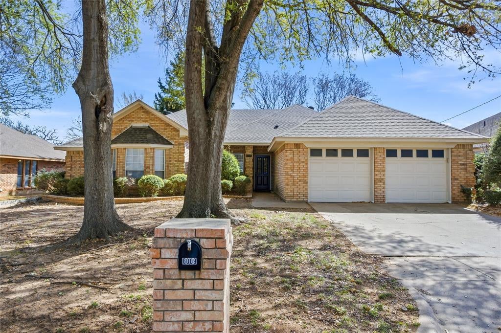 6009 Kenilworth Dr, Arlington, TX 76001