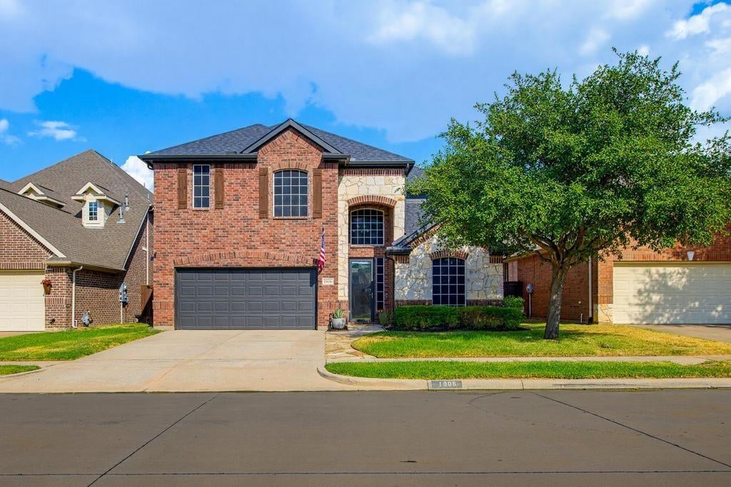 1906 Fountain Wood Dr, Euless, TX 76039