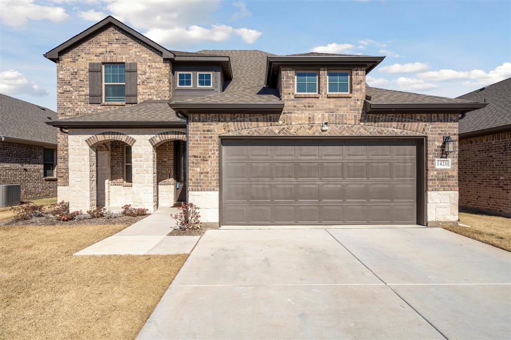 1420 Escondido Dr, Fort Worth, TX 76052