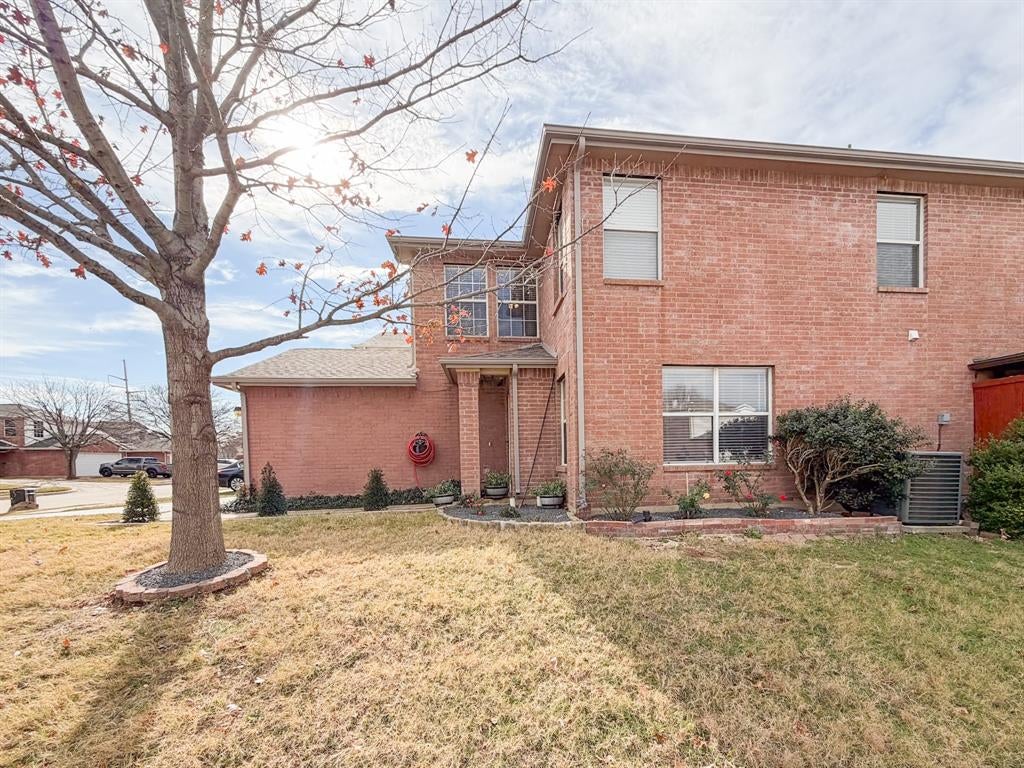 2044 Talon Dr, Lewisville, TX 75077 photo