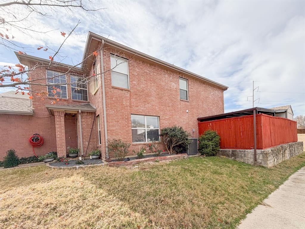 2044 Talon Dr, Lewisville, TX 75077 photo