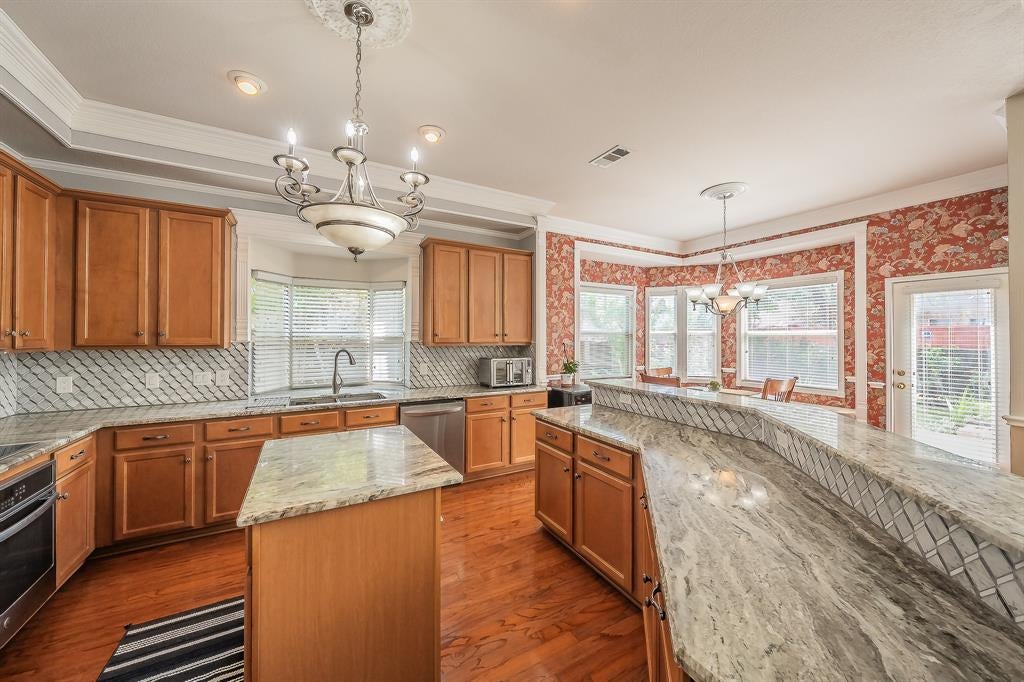 5549 Mountain Valley Dr, The Colony, TX 75056 photo